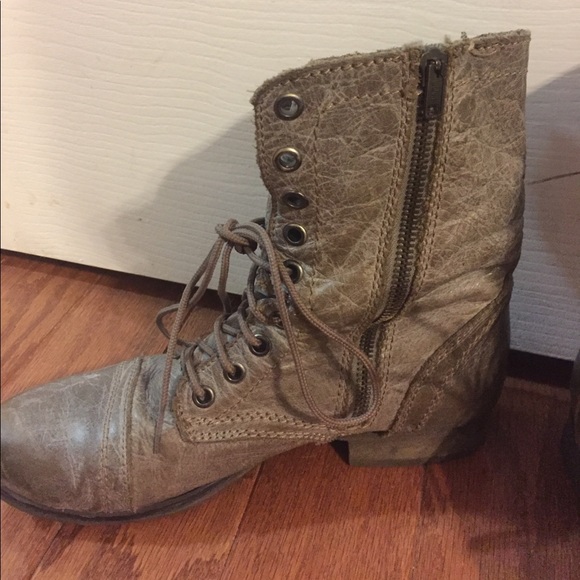 Steve Madden lace up boot - Picture 2 of 4